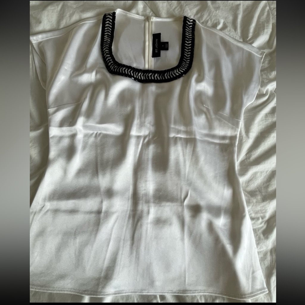St. John Short Sleeve Blouse Size 2